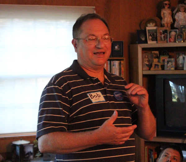 Bob Reilly leads political discussion
